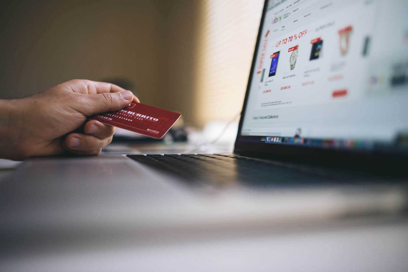 Paddle vs. FastSpring (2026): Which Merchant of Record Wins?